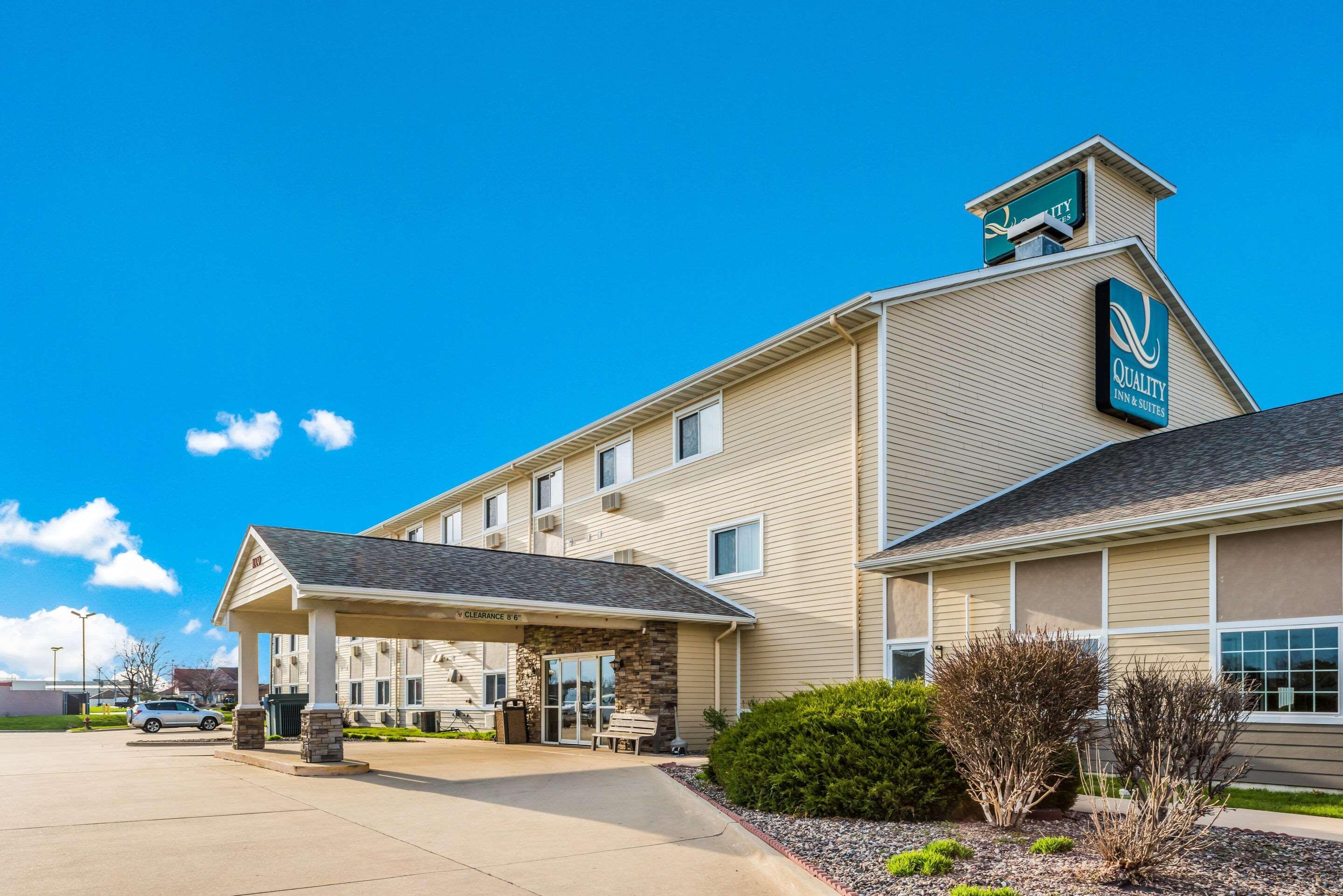 Quality Inn & Suites Eldridge Davenport North Ngoại thất bức ảnh