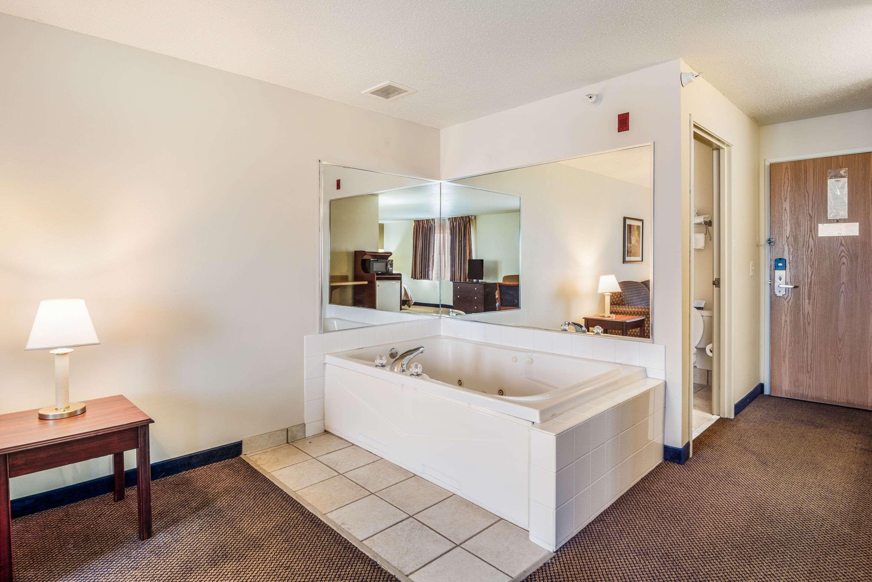 Quality Inn & Suites Eldridge Davenport North Ngoại thất bức ảnh