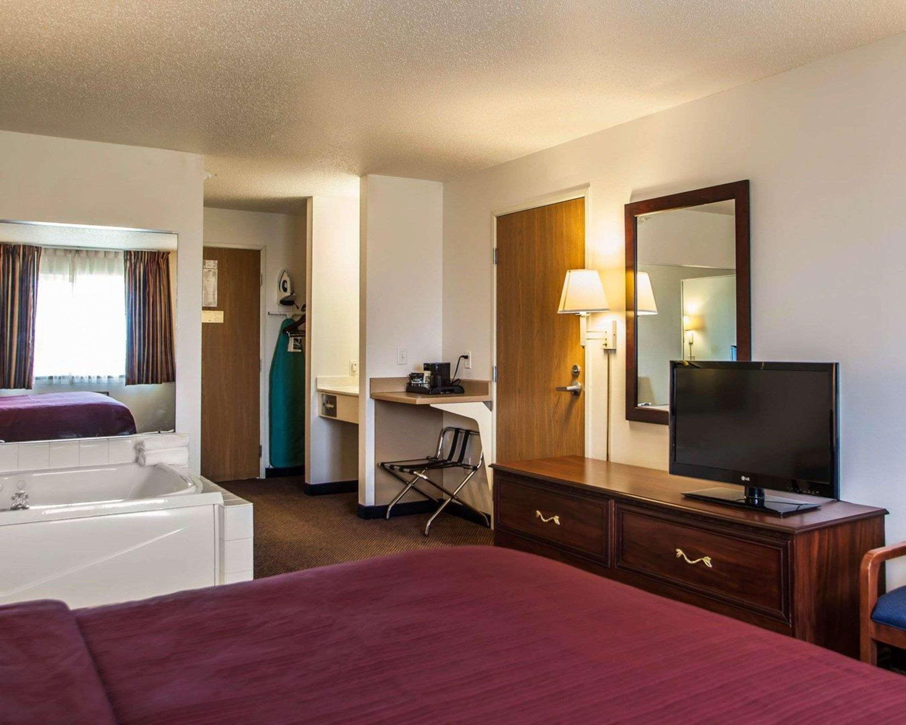 Quality Inn & Suites Eldridge Davenport North Ngoại thất bức ảnh
